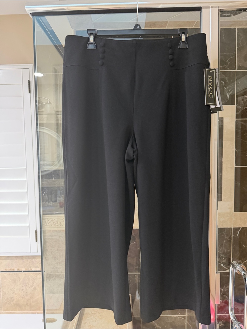 NY&C Women's Black Wide-Leg Ponte Capris